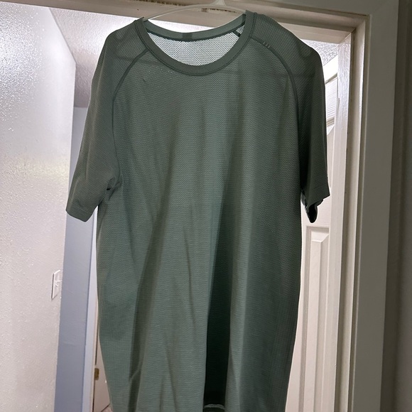 Lululemon Shirt - Picture 1 of 2